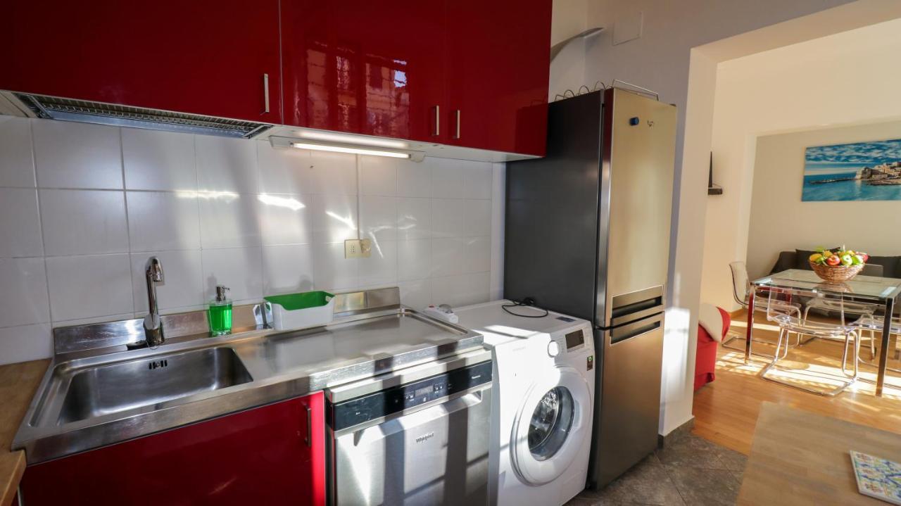 Apartmán Sole, Terrazza, Centro Citta E Wi-Fi Veloce! Janov Exteriér fotografie