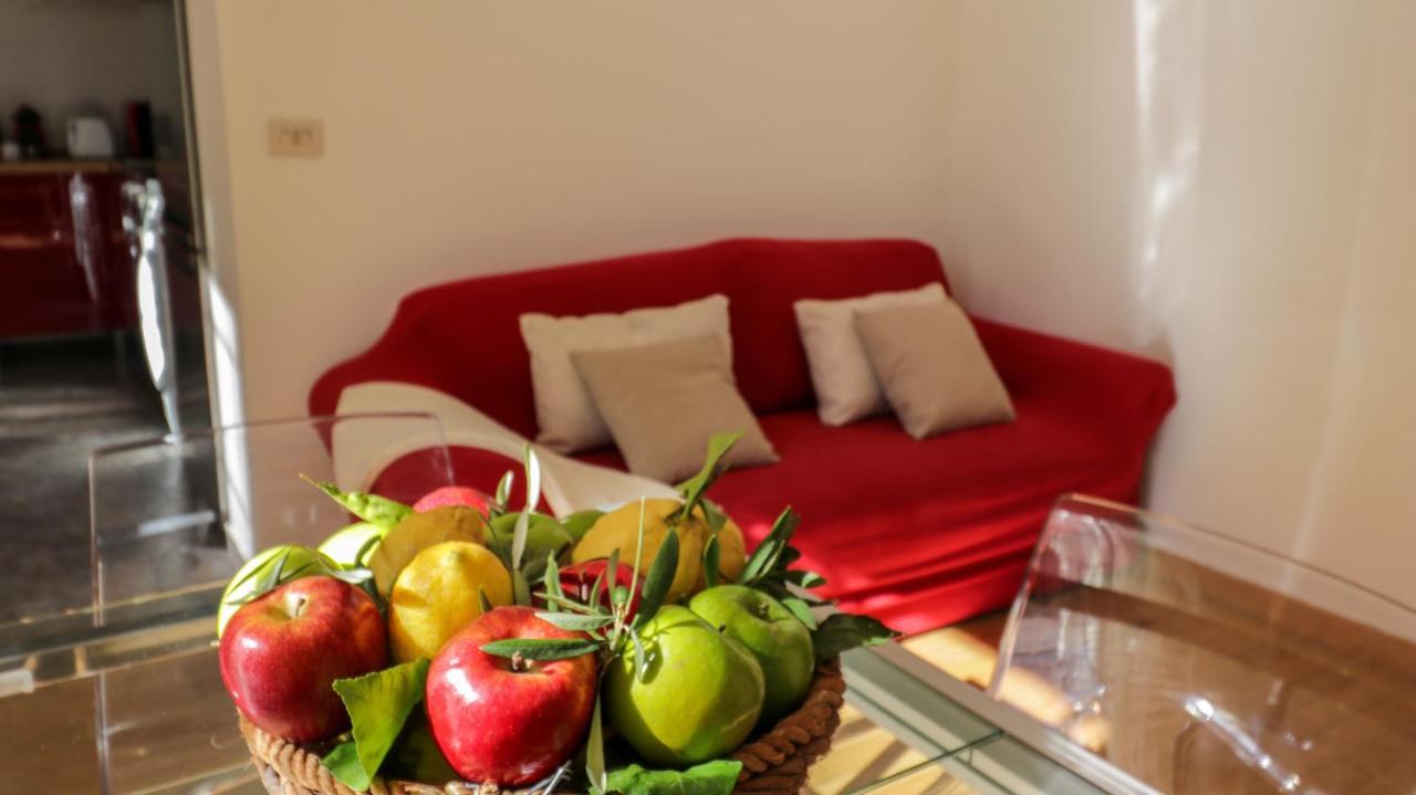 Apartmán Sole, Terrazza, Centro Citta E Wi-Fi Veloce! Janov Exteriér fotografie