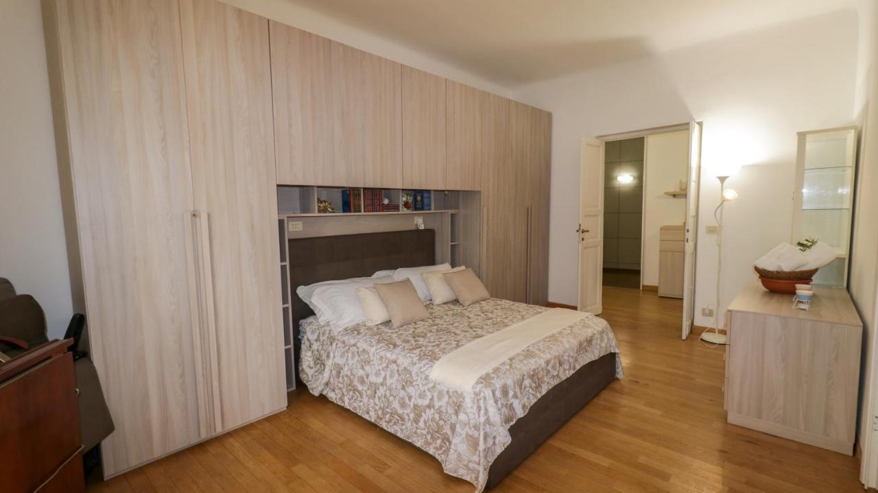 Apartmán Sole, Terrazza, Centro Citta E Wi-Fi Veloce! Janov Exteriér fotografie